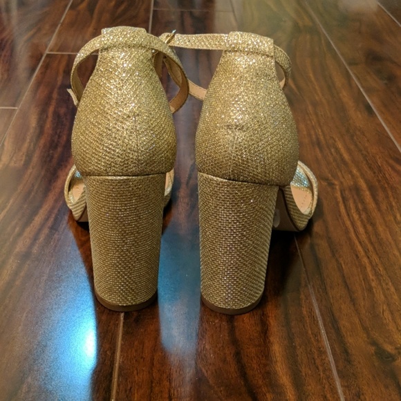 Heels - Picture 3 of 3